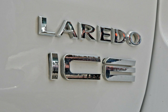 2013 Jeep Grand Cherokee Laredo 4x2 16 of 19