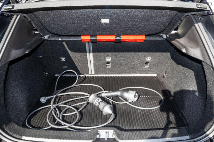 2026 Volvo EX30  Single Motor Extended Range Ultra SUV Image 7
