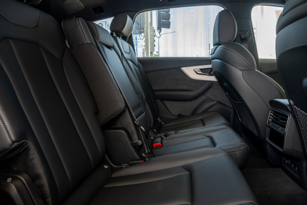 2025 Audi Q7 4M 50 TDI S line SUV image 7