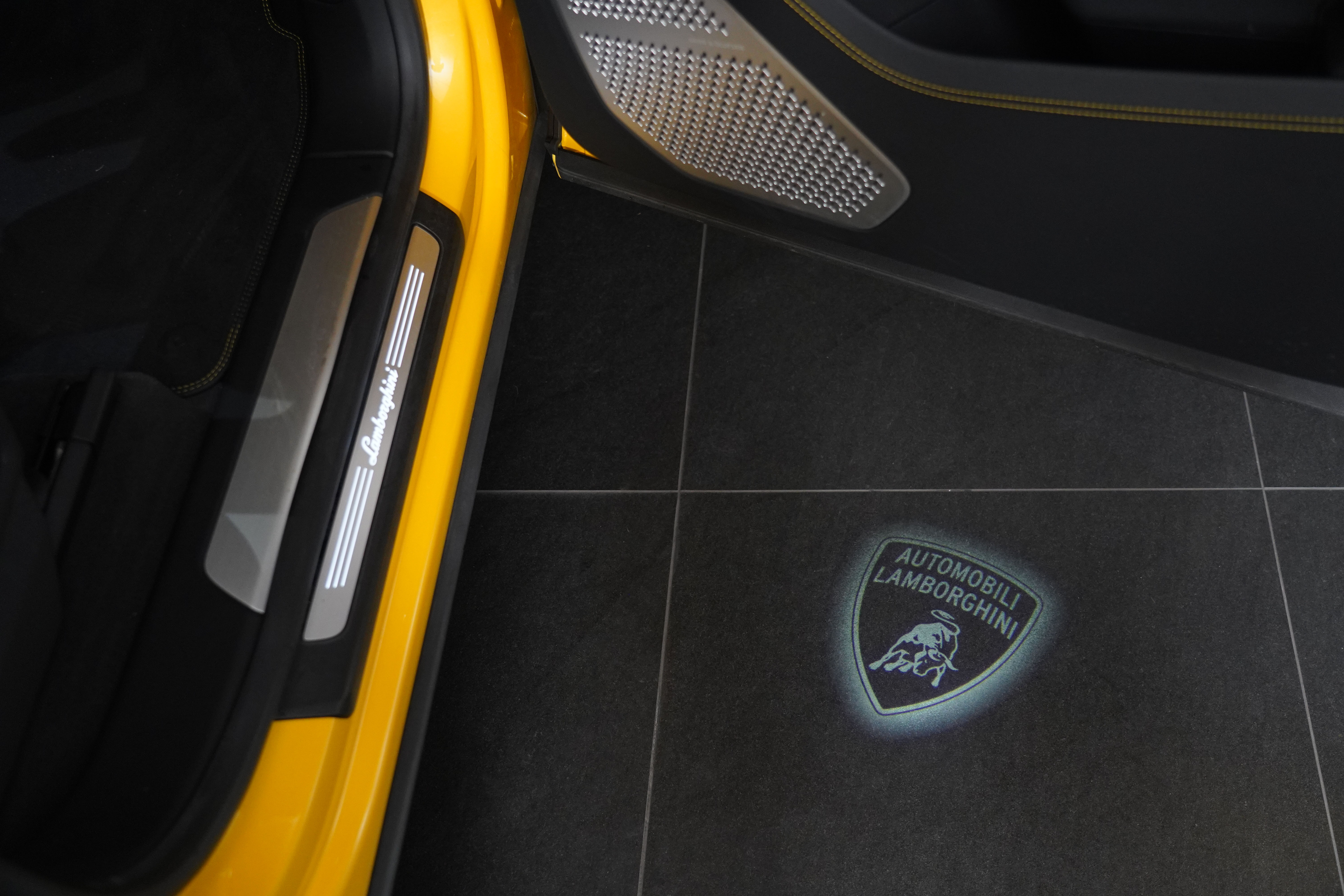 2022 Lamborghini Urus SUV Image 54