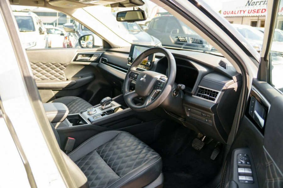 2023 MY24 Mitsubishi Outlander ZM Exceed SUV Image 18