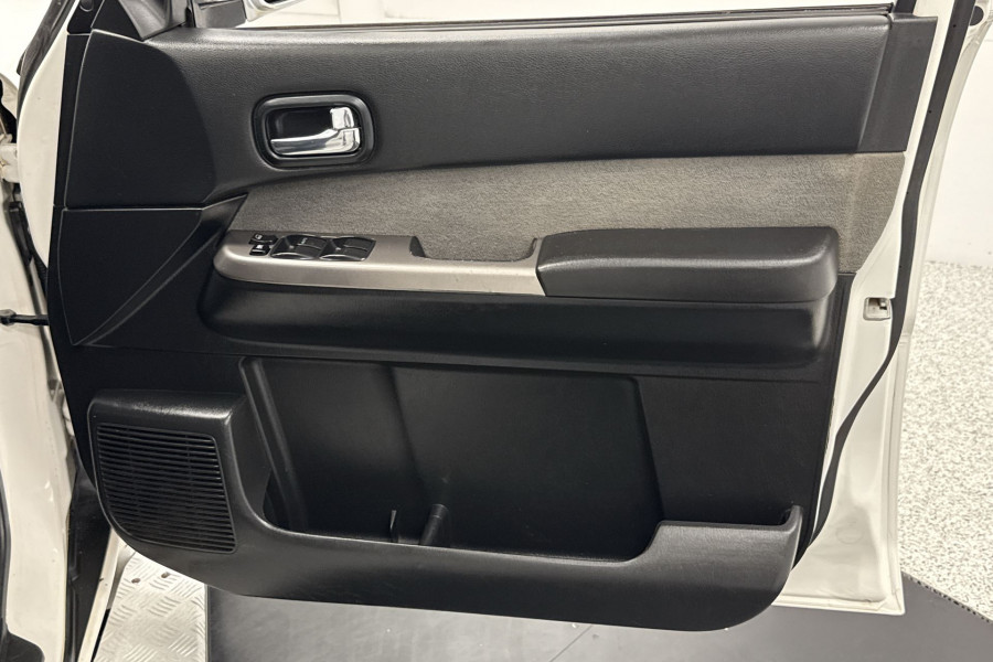 2016 Nissan Patrol GU 10 ST SUV Image 16