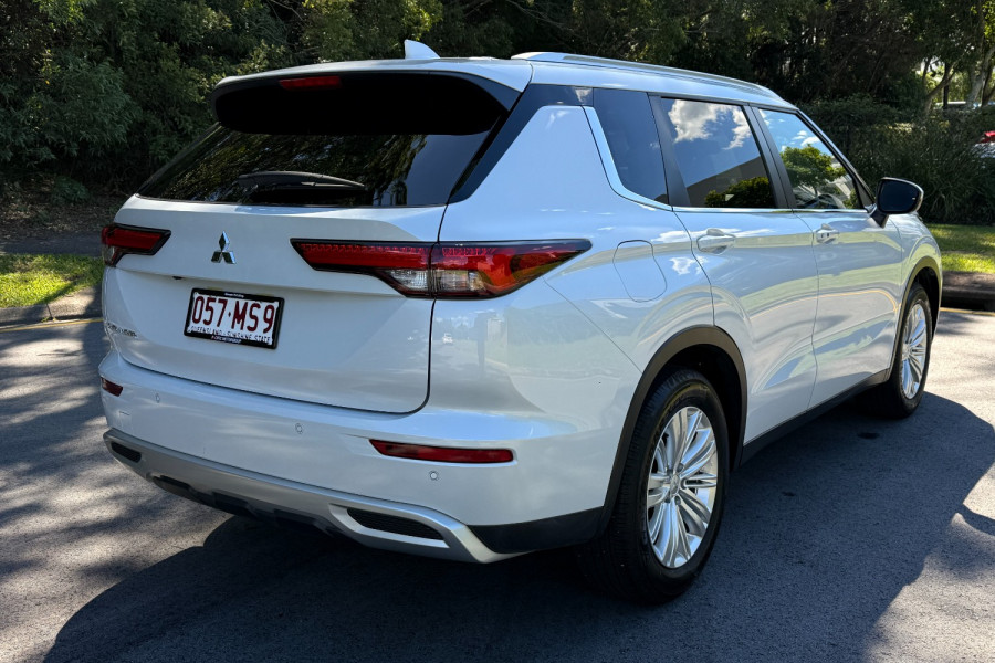 2023 MY24 Mitsubishi Outlander ZM LS SUV Image 13