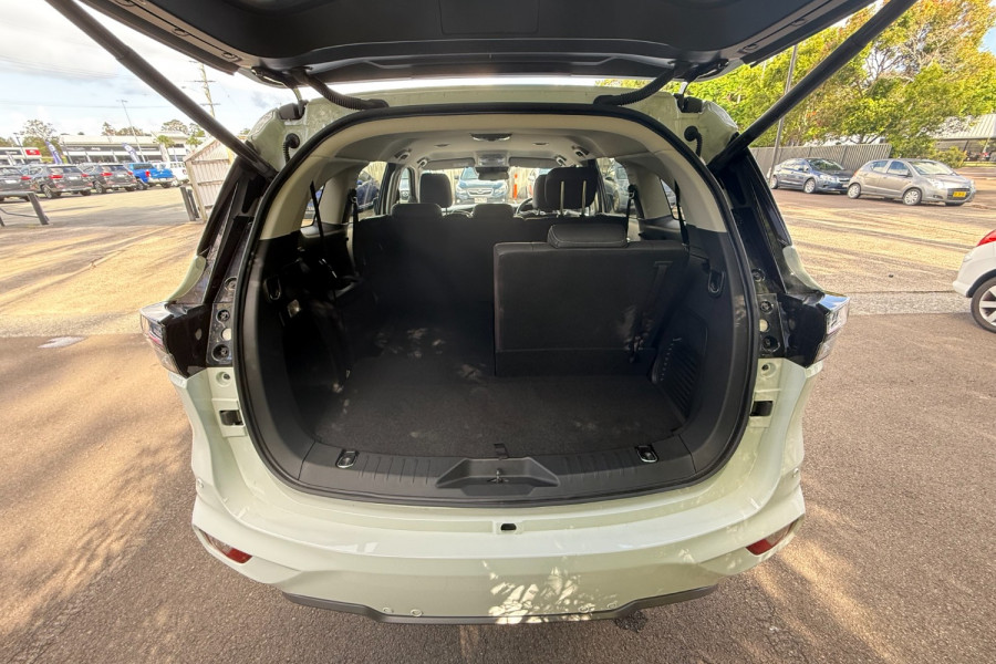 2024 Isuzu MU-X RJ LS-T SUV Image 10