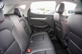 2024 MG ZST  Essence SUV