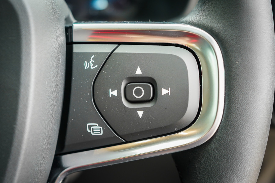 2024 MY25 Volvo XC40 XZ Ultra B4 Bright SUV Image 19