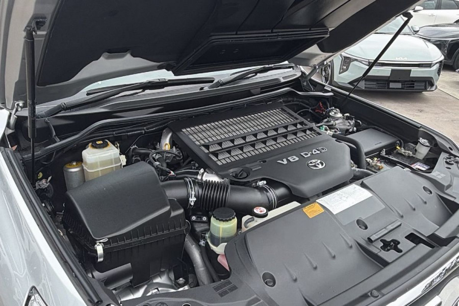 2017 Toyota LandCruiser VDJ200R VX SUV Image 30