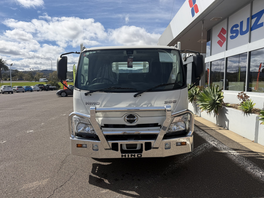 2025 Hino 616 AT 3430 WIDE STEELACE Tray Image 3