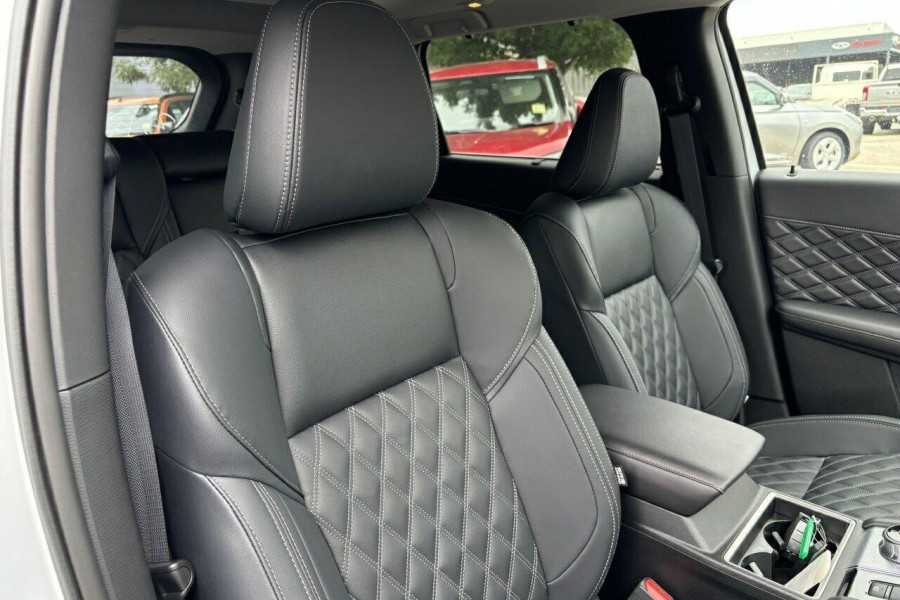 2024 Mitsubishi Outlander ZM Exceed SUV Image 13