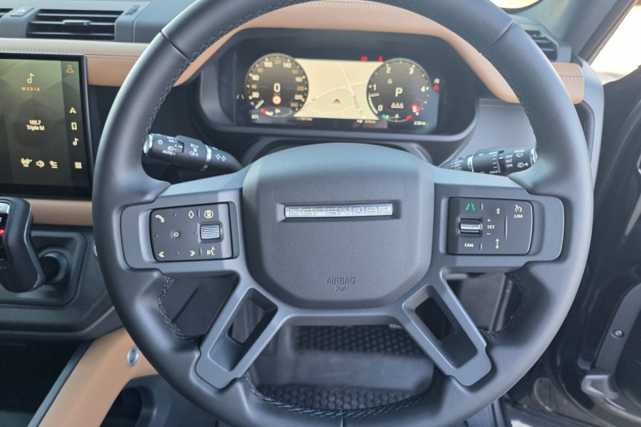 2025 Land Rover Defender 110 D300 X-DYNAMIC HSE Wagon Image 18