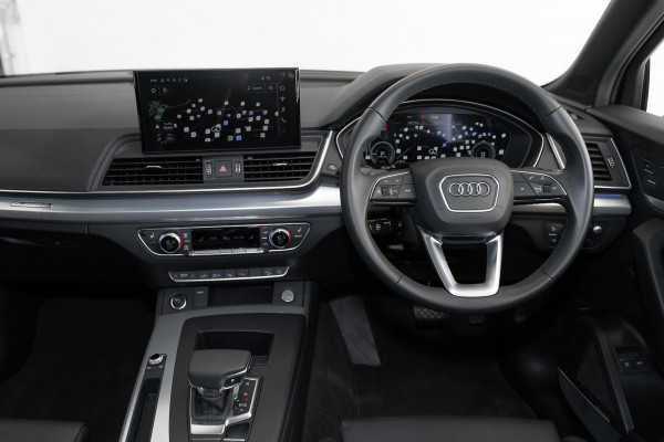 2025 Audi Q5 FY 55 TFSI e S Line SUV image 7