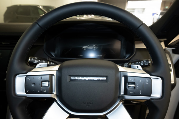 2026 Land Rover Discovery Series 5 D350 Dynamic SE SUV image 12