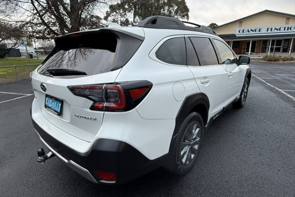 2024 Subaru Outback 6GEN AWD Touring SUV Image 3