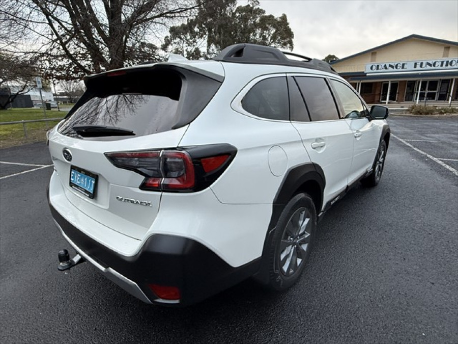 2024 Subaru Outback 6GEN AWD Touring SUV Image 3