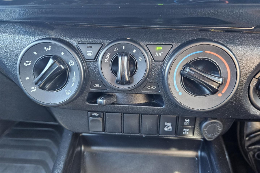 2022 Toyota HiLux GUN126R SR Double-Cab Pick-Up Image 27