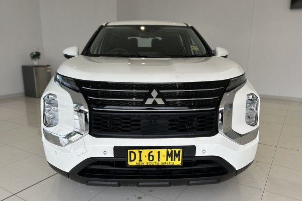 2023 MY24 Mitsubishi Outlander ZM ES SUV Image 2