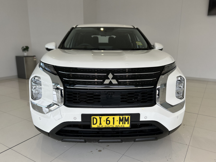 2023 MY24 Mitsubishi Outlander ZM ES SUV Image 2