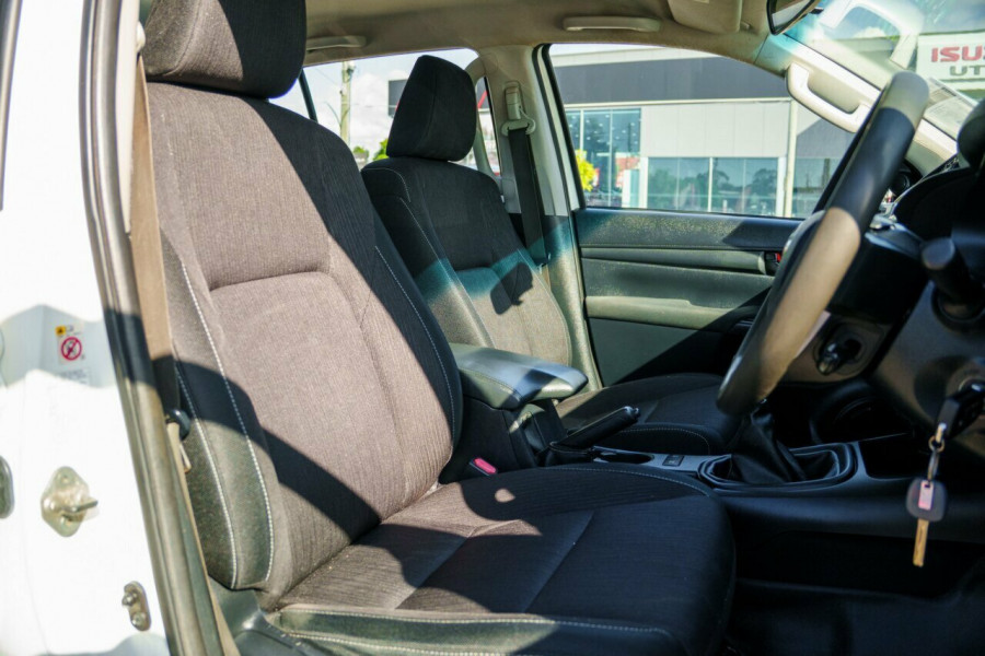 2018 Toyota HiLux  SR Double Cab Pick Up Image 15