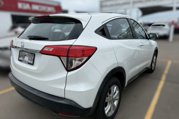 2019 Honda HR-V  VTi SUV Image 6