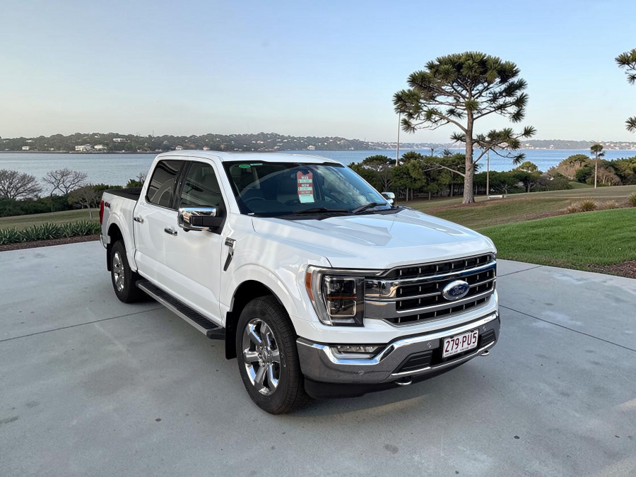 2023 Ford F-150  Lariat Dual Cab Image 1