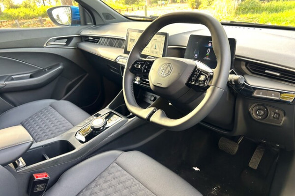 2024 MY24.5 MG MG3 ZP22 Essence Hybrid+ Hatch