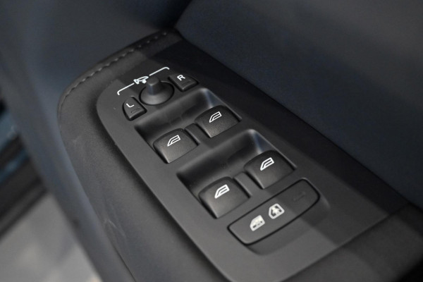 2026 Volvo XC60 UZ Ultra B5 Dark SUV Image 19