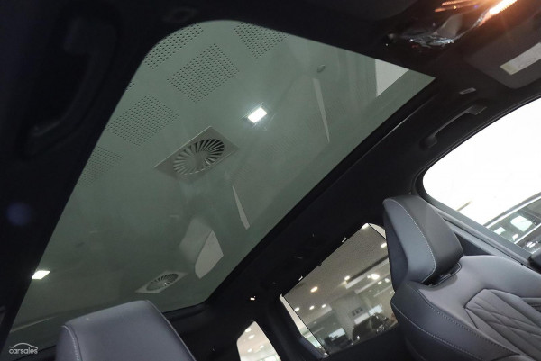 2025 BMW X3 G45 30e xDrive SUV image 15