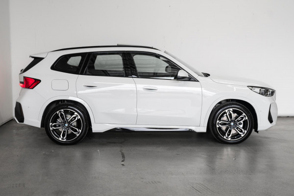 2026 BMW iX1 U11 xDrive30 M Sport SUV image 3