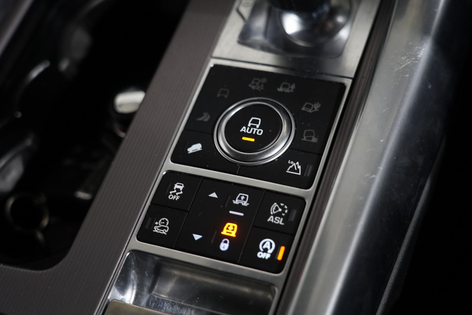2016 Land Rover Range Rover Sport Sdv8 Hse Dynamic SUV Image 16