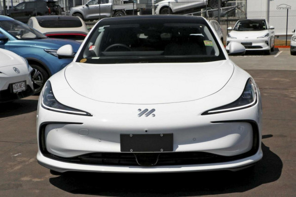 2025 MG IM5 P12L Premium Hatch Image 2