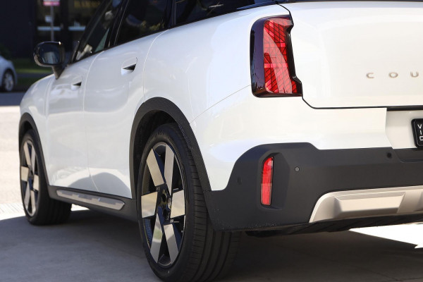 2026 MINI Countryman U25 SE Favoured SUV image 19