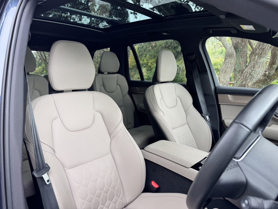2025 Volvo XC90 L Series Ultra B5 Bright SUV Image 9