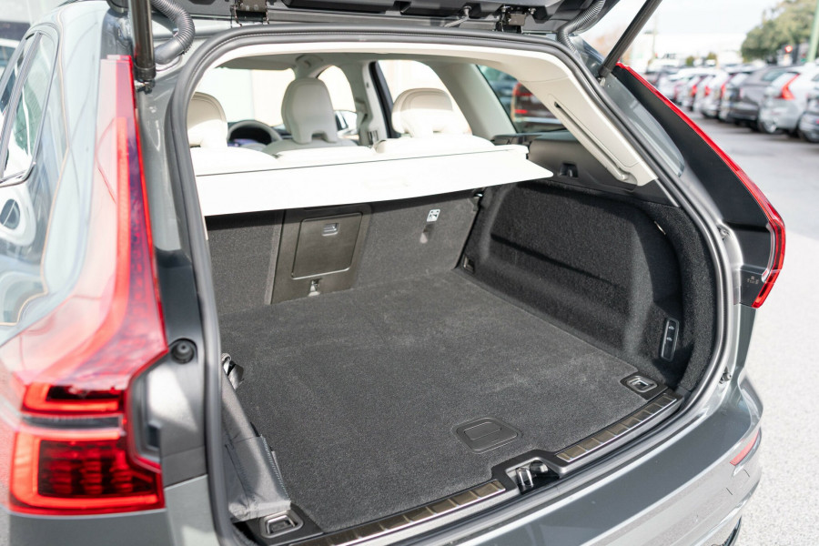 2026 Volvo XC60 UZ Ultra B5 Dark SUV Image 20