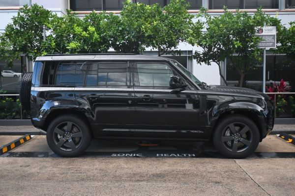 2025 MY25.5 Land Rover Defender L663 110 D350 X-Dynamic SE SUV image 3