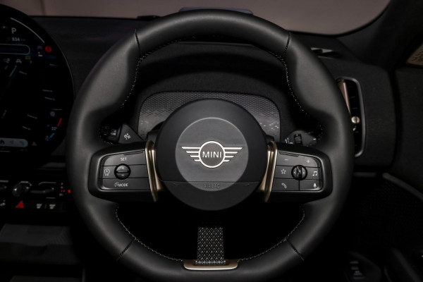 2025 MINI Countryman U25 C Favoured SUV image 17