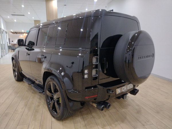 2024 MY25 Land Rover Defender L663 110 P525 V8 SUV image 5