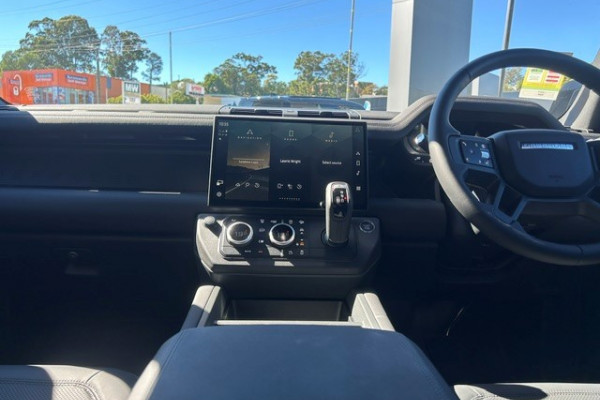 2025 MY26 Land Rover Defender L663 110 D350 X-Dynamic SE SUV Image 15