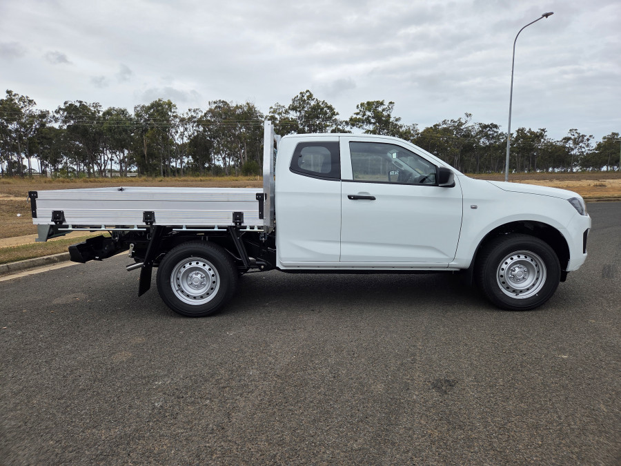 2026 Isuzu D-MAX RG SX Cab Chassis Image 2