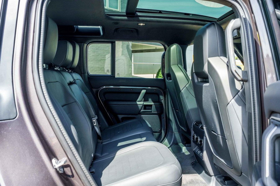 2025 MY25.5 Land Rover Defender L663 110 P635 OCTA SUV