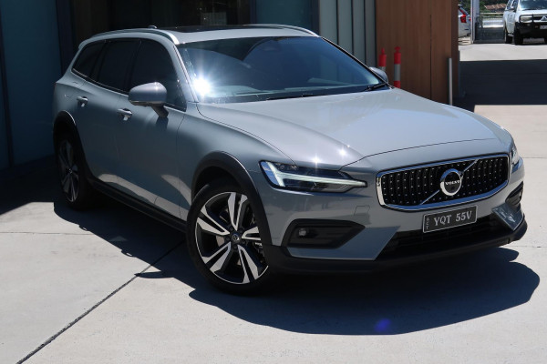2023 MY24 Volvo V60 Cross Country Z Series Ultimate B5 Bright Wagon Image 3