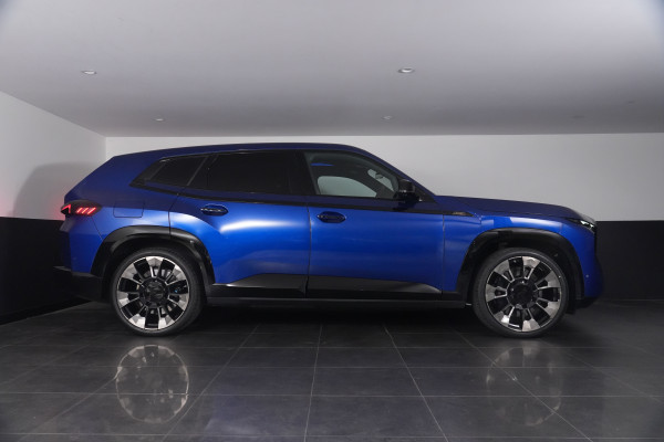 2023 BMW XM V8 Hybrid SUV Image 18