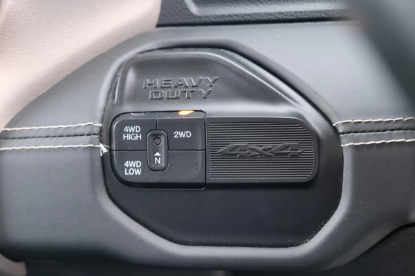 2021 MY22 Ram 2500 DJ Laramie Ute Image 17