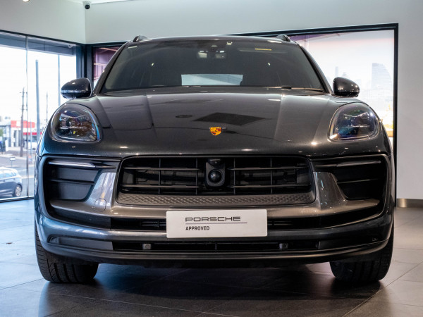 2023 Porsche Macan 95B T SUV image 3
