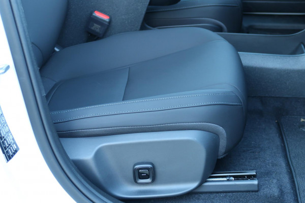 2025 Volvo EX30  Single Motor Extended Range Ultra SUV Image 10