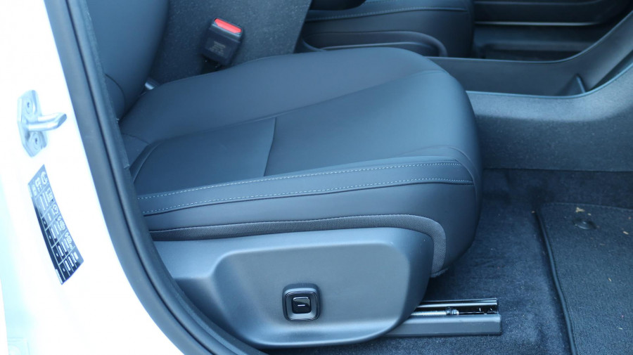 2025 Volvo EX30  Single Motor Extended Range Ultra SUV Image 10