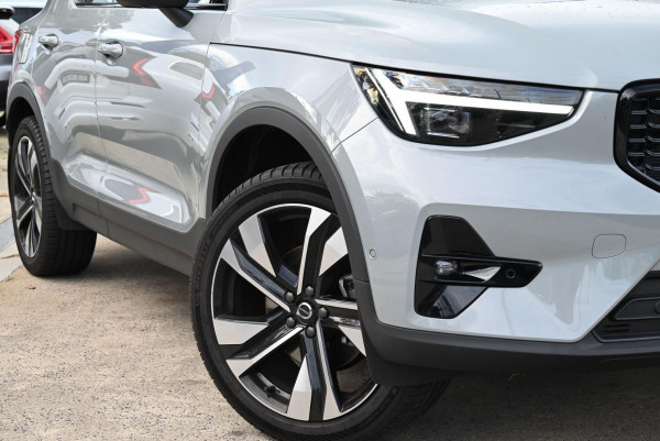 2025 Volvo XC40 XZ Ultra B4 Bright SUV image 21