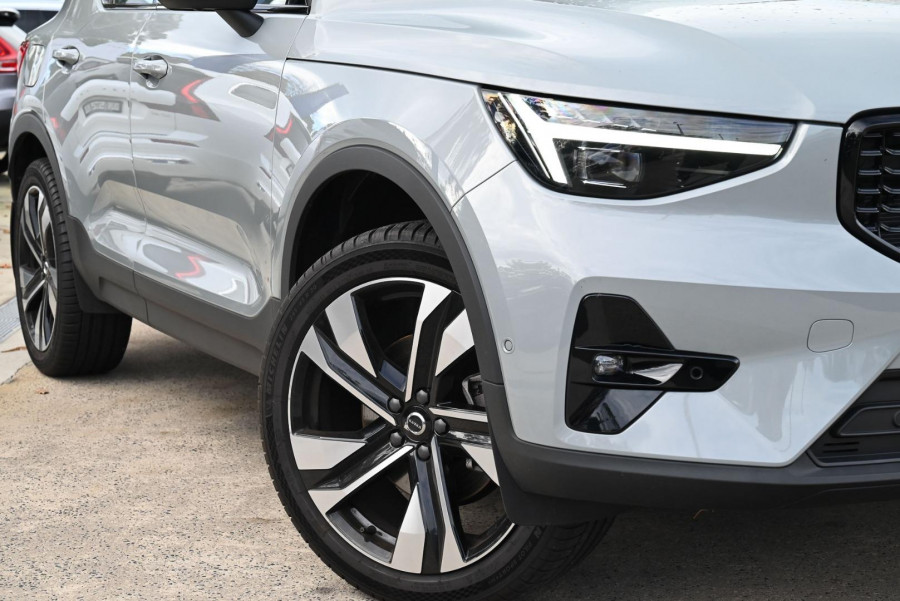 2025 Volvo XC40 XZ Ultra B4 Bright SUV Image 21
