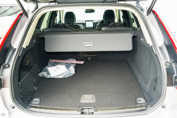 2025 MY26 Volvo XC60 UZ Plus T8 Plug-in Hybrid Dark SUV Image 9