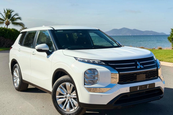2025 Mitsubishi Outlander ZM ES SUV Image 6