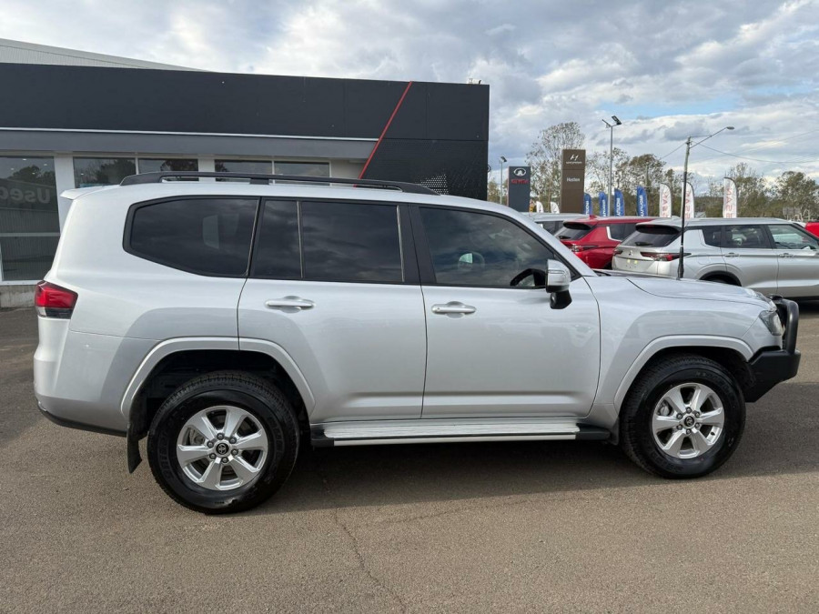 2023 Toyota LandCruiser FJA300R GXL SUV Image 8